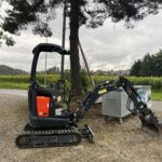 Minibagger Eurocomach 12.5ZT von Tritten Baggervermietung in Madetswil bei einem Einsatz im Zürcher Oberland